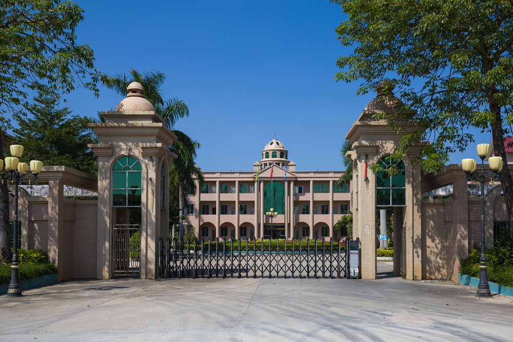 工厂大门（Factory Gate）